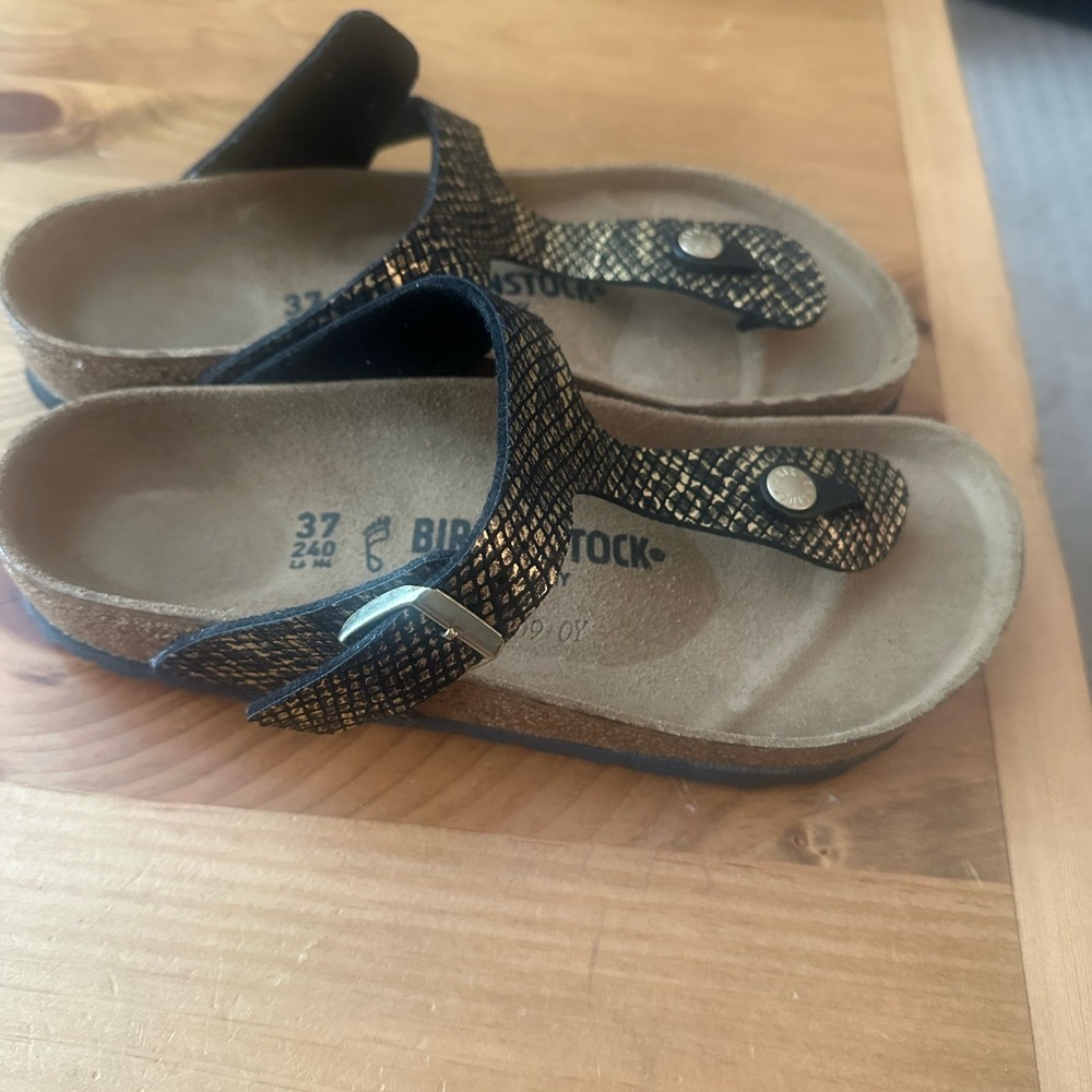 Birkenstock Gizeh Sandals - Black and Gold Pattern